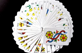 开挂辅助工具“微乐a3纸牌打不赢怎么回事”其实确实有挂